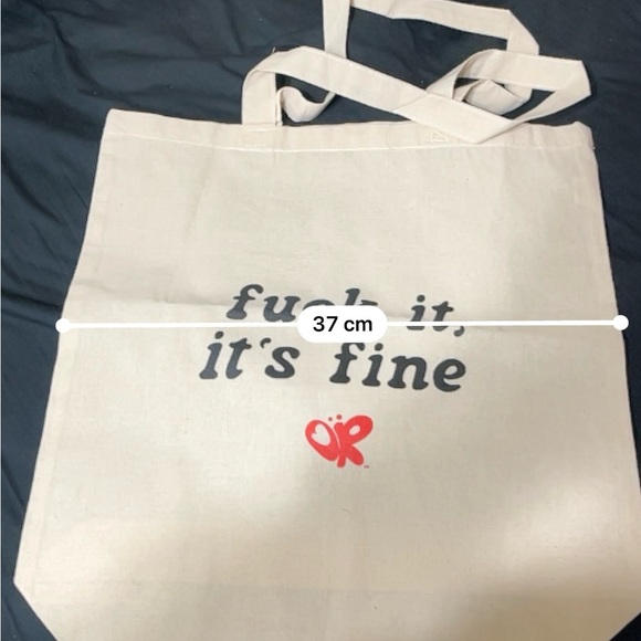 Olivia Rodrigo exclusive Guts tour tote bag from the Toronto guts gallery - Picture 4 of 4